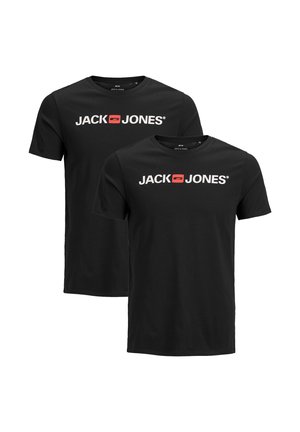 Zwei schwarze Baumwoll-T-Shirts mit dem "JACK & JONES"-Logo in Weiß und einem roten Akzent, mit rundem Ausschnitt und kurzen Ärmeln.