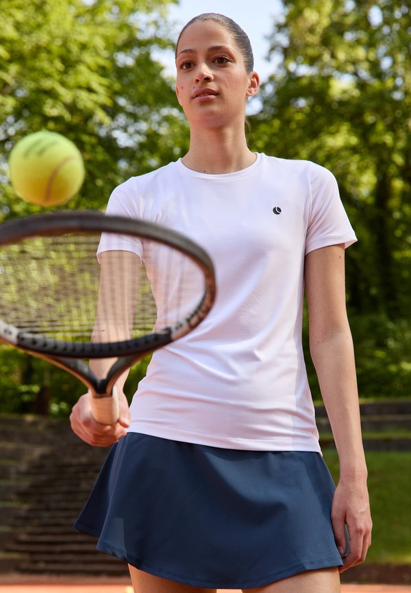 ACE SLIM - Basic T-shirt