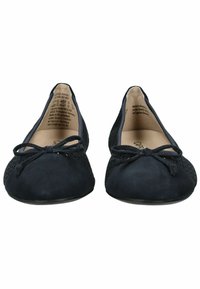 Ballet flats in camoscio blu navy con design perforato, punta rotonda e fiocco decorativo frontale. Suola piatta in gomma.