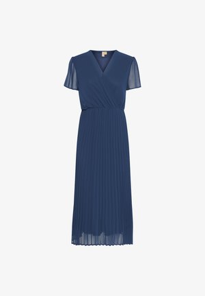 Sinine volditud kleit V-kaelusega ja lühikeste flöödid varrukatega. Valmistatud kergest kangast, see omab keha kohandavat ülemist osa ja voolavat seelikut.