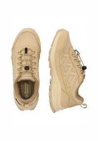 Beige Sportschuhe mit Netzeinsätzen, abgerundeter Zehenpartie und Gummisohle. Mit elastischen Schnürsenkeln und einem Zugmechanismus für einen verstellbaren Sitz.