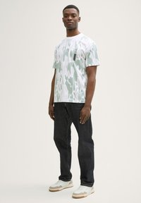 TOM TAILOR DENIM T-shirts print - white abstract flowery print