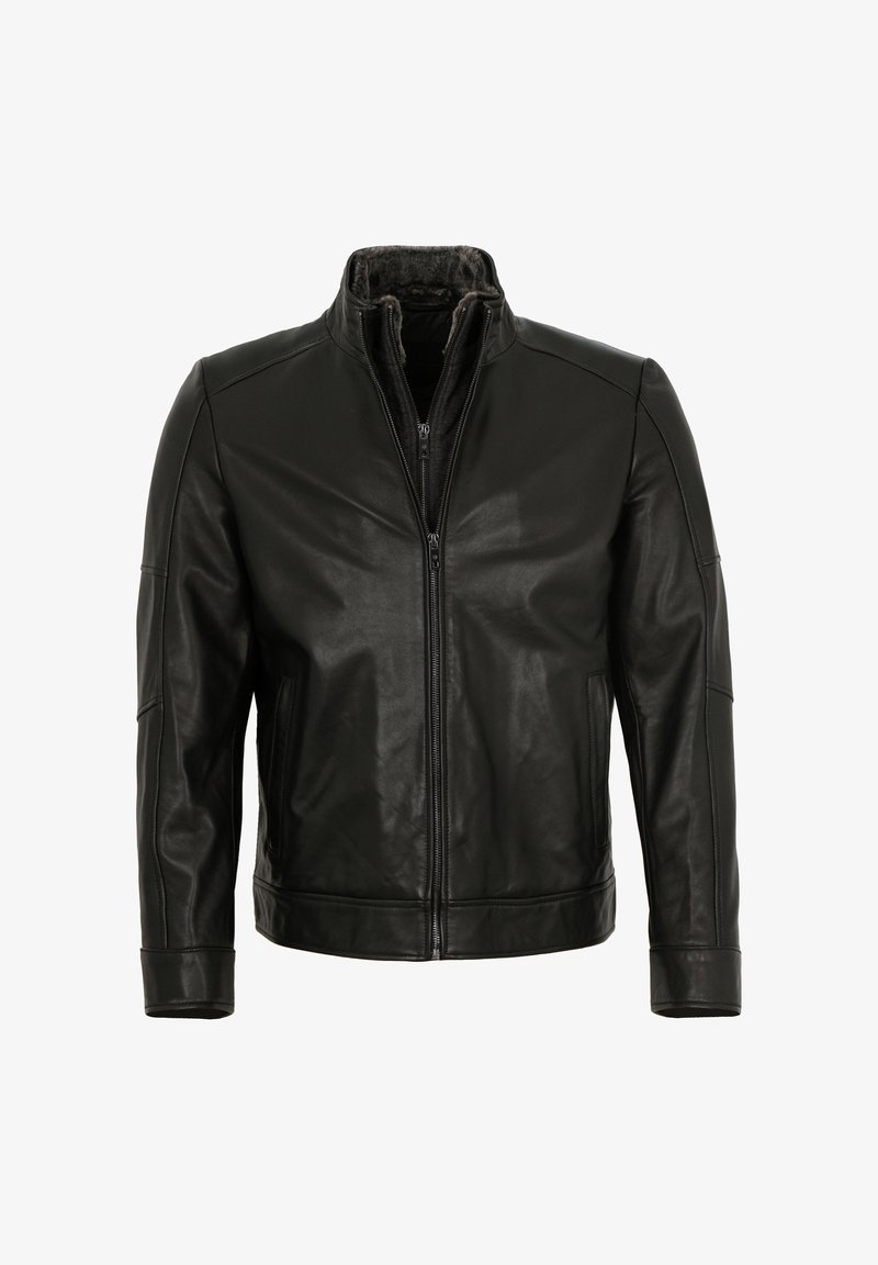 Schwarze Lederjacke mit Reißverschluss vorne und Stehkragen, der mit dunklem Fell gefüttert ist, auf weißem Hintergrund präsentiert.