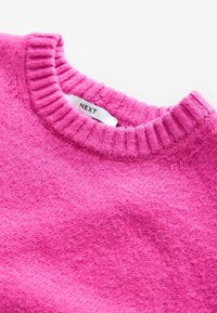 Next RELAXED TALL - REGULAR FIT - Svetríkové šaty - bright pink