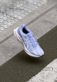 Seleccionado, bluebell/lilac hint