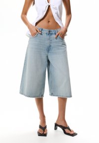 PULL&BEAR - Jeansshort - light-blue denim Miniatuurafbeelding 1