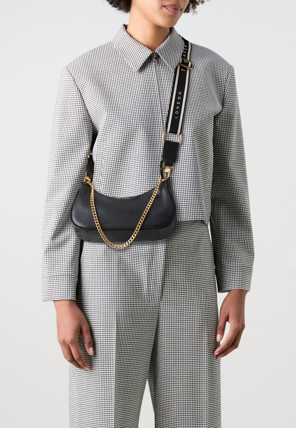 ESSIY WEBBING BAGUETTE - Handtasche