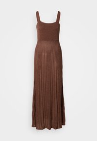 Robe maxi marron côtelée avec un décolleté carré, de larges bretelles et des fentes sur les côtés pour faciliter les mouvements. Fabriquée en matière texturée.
