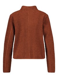 Brun, strukturerad jacka med hög krage, rak skärning och långa ärmar. Har sömnadsdetaljer på baksidan.