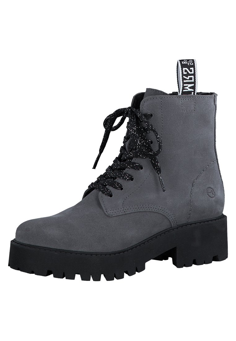 Graue Wildleder Schnürstiefelette mit dickem schwarzem Profilsohle und genähtem Stoffzugband hinten.