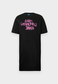 Czarna bawełniana koszulka z krótkim rękawem z różowym napisem w stylu graffiti "KARL LAGERFELD JEANS" oraz luźnym krojem.