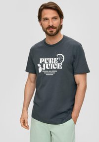 s.Oliver FRONTPRINT - T-shirt print - schiefergrau