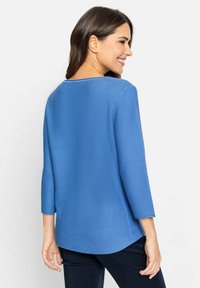 Olsen MIT RUNDHALSAUSSSCHNITT - Strickpullover - blau