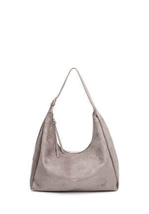 Sac hobo en suède gris avec une seule bandoulière, texture lisse, forme incurvée et un logo subtil en bas à l'avant. Détail de fermeture éclair en argent.