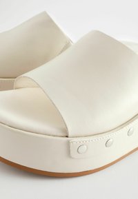 Next FOREVER COMFORT STUDDED REGULAR FIT - Mules - bone