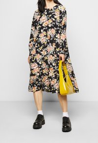 Pieces Petite Denní šaty - black