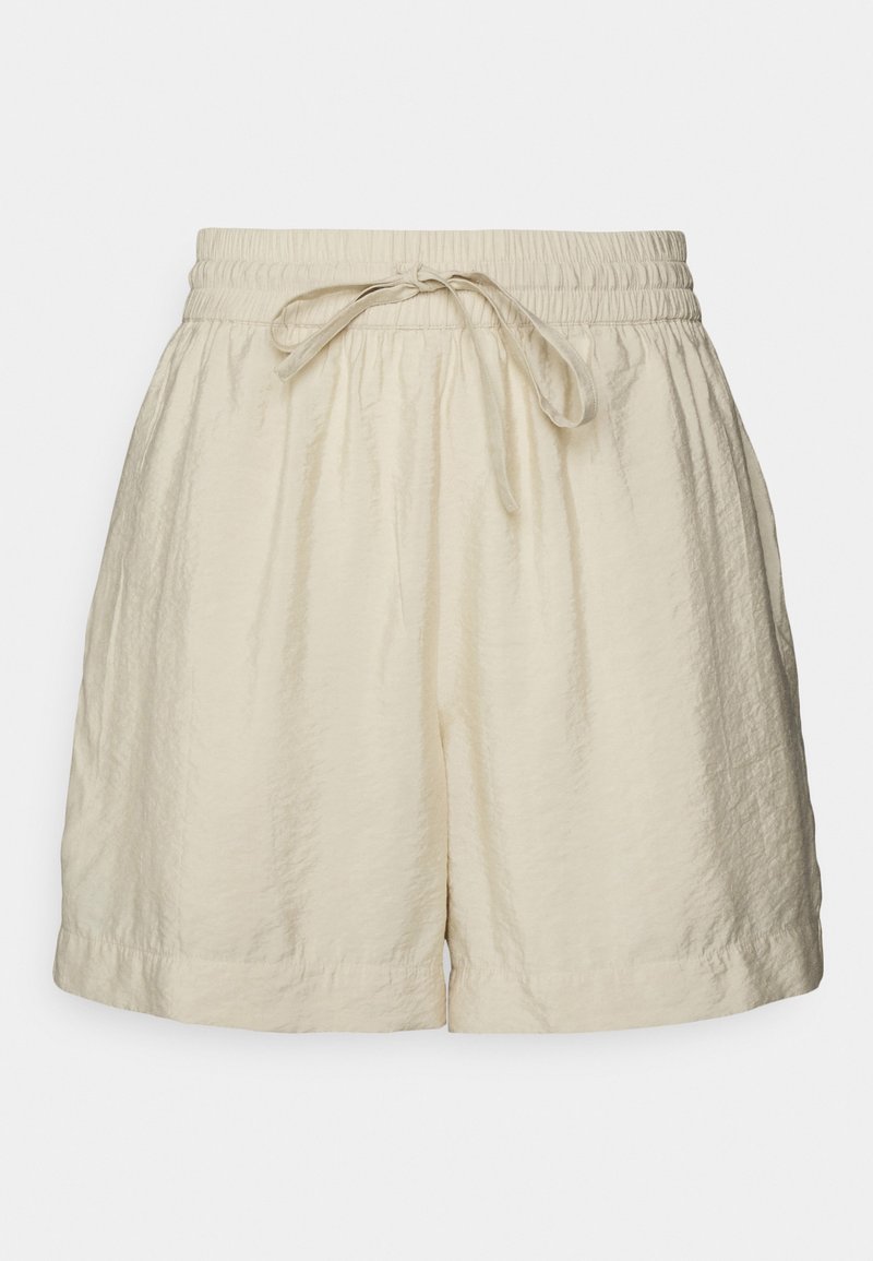 Shorts décontractés couleur crème avec une ceinture élastique et un cordon, fabriqués en tissu léger texturé.