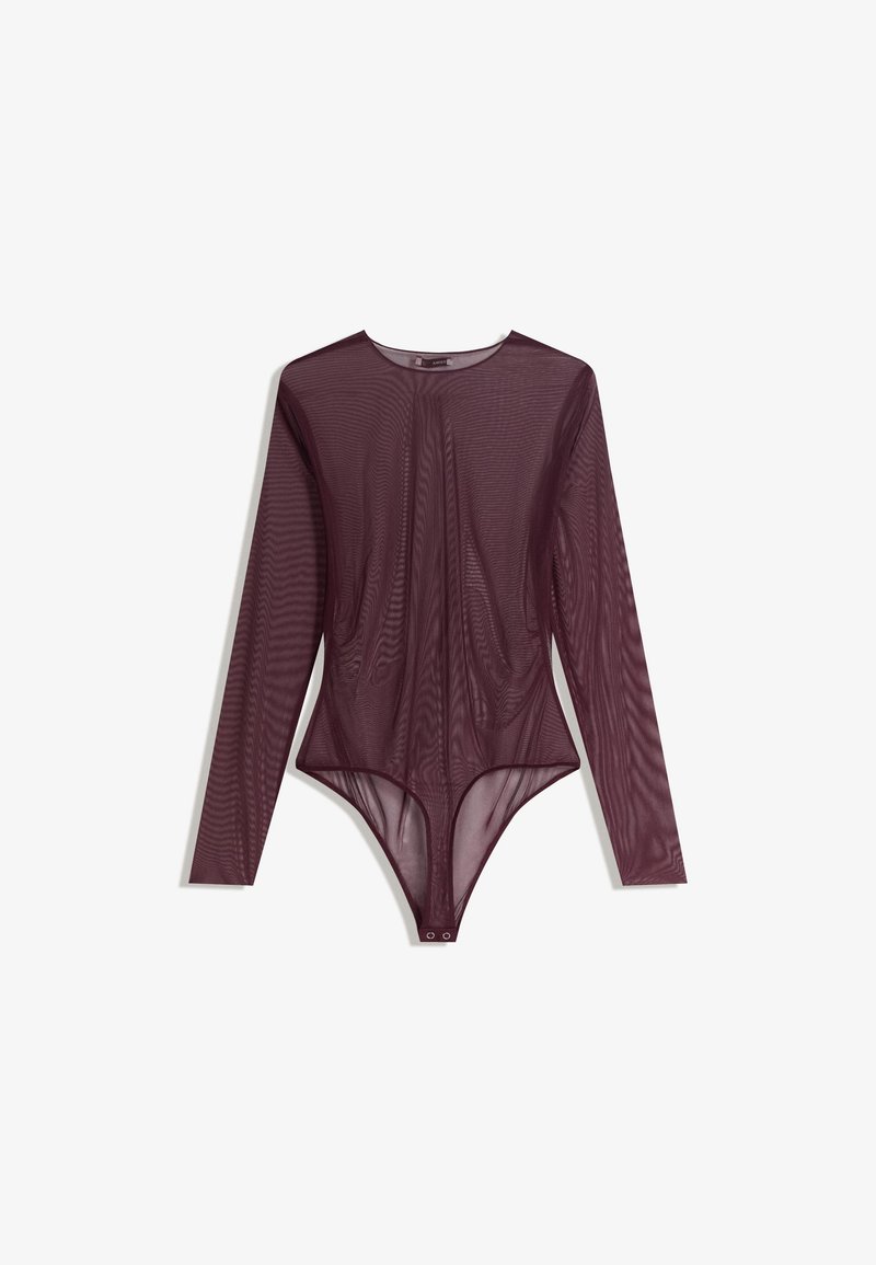 Langemouwige doorzichtige bordeaux bodysuit met drukknoopsluiting bij het kruis, plat weergegeven op een witte achtergrond.