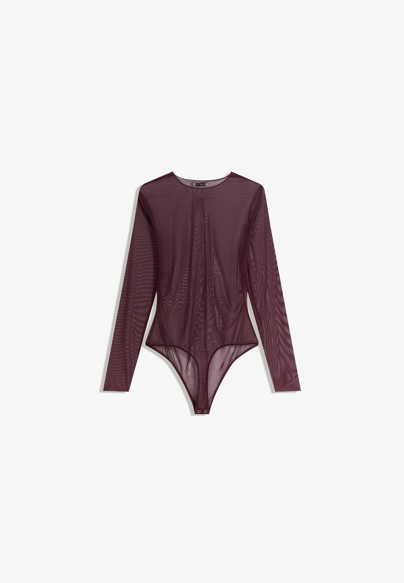 Langemouwige doorzichtige bordeaux bodysuit met drukknoopsluiting bij het kruis, plat weergegeven op een witte achtergrond.