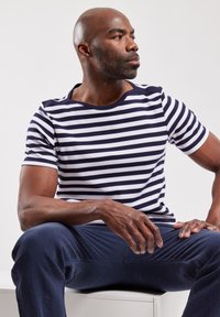 Armor lux CARANTEC MARINIÈRE - T-shirt con stampa - navire/blanc