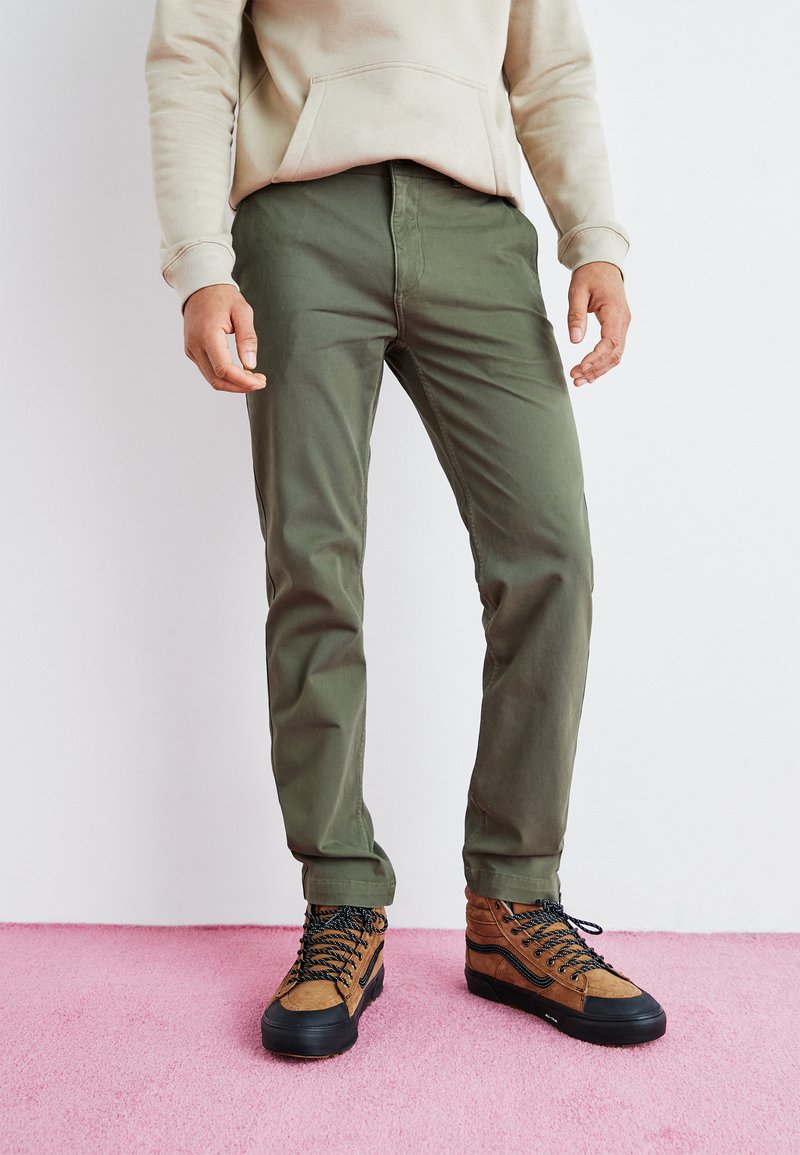 DOCKERS ALPHA SLIM - Chinos - army green