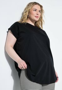 Studio Untold GERUNDETER  - Jednoduché tričko - black