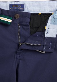 Polo Ralph Lauren STRAIGHT FIT FLEX ABRASION TWILL SHORT - Shorts - newport navy