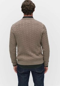 BONDELID DAVE CABLE CREW NECK - Stickad tröja - taupe