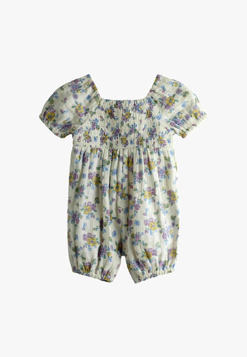 Barboteuse pour bébé à motif floral avec poitrine smockée, manches bouffantes, ouvertures élastiques aux jambes, en tissu blanc avec des fleurs jaunes, bleues et violettes.