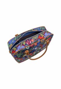 Rechthoekige stoffen tas met kleurrijke bloemenstickers, bruine leren handvatten en een tweewegs ritssluiting. Heeft een blauwe binnenvoering.