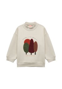 Sudadera de un beige claro con cuello alto, que presenta árboles bordados texturizados en verde, rojo y marrón. El texto dice "cada día es una nueva aventura."