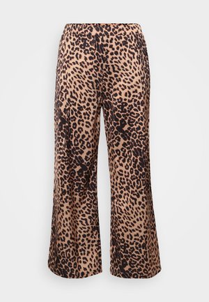Hlače širokih nogavic s leopardjim vzorcem iz mehkega materiala, z bež osnovo in temno rjavimi pikami ter elastičnim pasom.