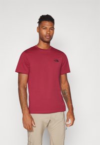 The North Face M SS SIMPLE DOME TEE - Sportska majica - beetroot
