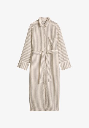 Robe chemise midi beige à manches longues avec rayures verticales marron, boutons sur le devant, poche poitrine et ceinture à nouer à la taille.