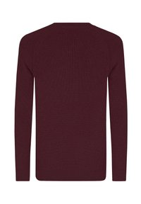 Maglione a maglia bordeaux con maniche lunghe e texture a coste. Presenta un collo rotondo e un orlo dritto, enfatizzando una silhouette classica.