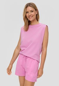 s.Oliver MIT STREIFEN - Print T-shirt - rosa