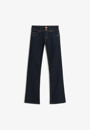 Dunkelblaue, ausgestellte Jeans aus Denim mit fünf Taschen, Doppelknopfverschluss und kontrastierender Steppnaht entlang der Nähte. Strukturierte Stoffoberfläche.