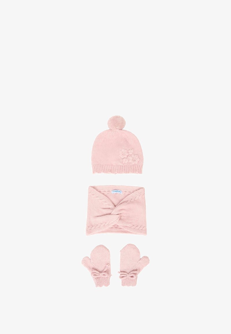 Cappello di maglia rosa con pom-pom, scaldacollo a torsione abbinato e guanti con fiocchi. Morbida texture e ricami floreali sul cappello.