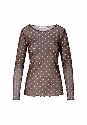 Haut marron en tissu transparent à manches longues, avec un col rond et des pois roses, texture douce et ourlet festonné.