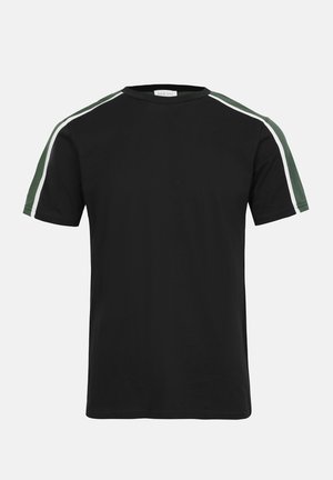 Tricou negru din bumbac cu mâneci accent verzi și dungi albe de-a lungul cusăturii umărului. Design cu mâneci scurte, croială clasică.