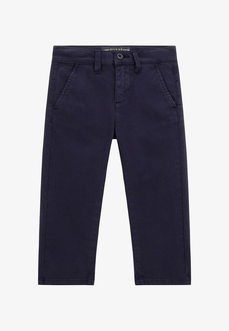 Pantalon enfant bleu marine avec poches avant, passants de ceinture, fermeture par bouton et étiquette de la marque Guess à l’intérieur de la ceinture.