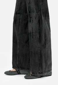 LIU JO MIT BESCHICHTUNG - Wide leg - black