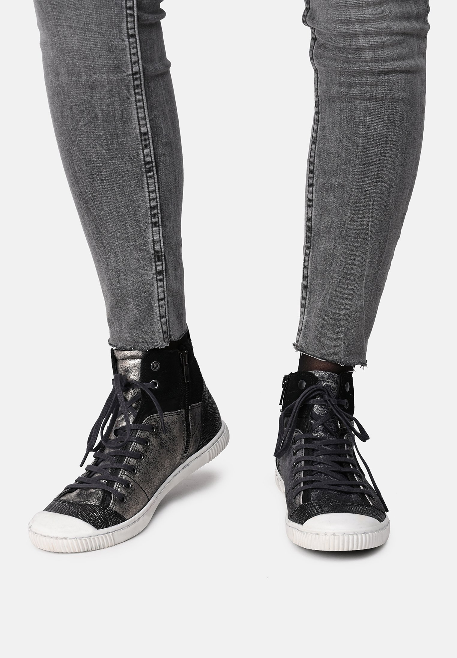 pataugas sneakers