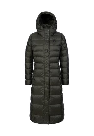 Długi, ocieplany płaszcz w ciemnozielonym kolorze, z kapturem, zatrzaskami i prostym krojem. Wykonany z lekkiego, wodoodpornego materiału.