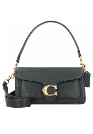 Sac à épaule en cuir texturé noir avec fermoir doré en forme de lettre C et bandoulière amovible sur fond blanc.