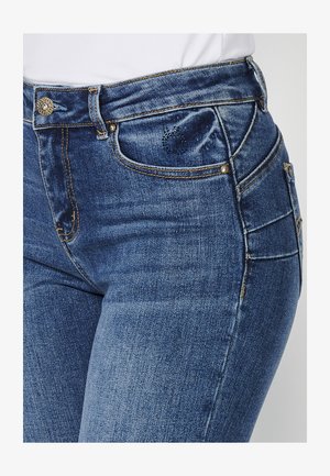 Koroshi Pieguloša piegriezuma džinsi - azul med medium blue