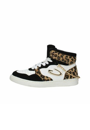 Sneaker alta in suede nero e pelle bianca, con dettagli in stampa leopardata, catena dorata e punta forata.