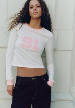 PULL&BEAR, 91 GRAPHIC CROPPED - LONG SLEEVE TOP - T-shirt à manches longues - white