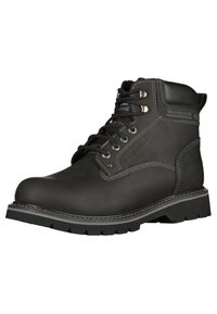 Botas de tobillo de cuero negro con ojales de metal, cuello acolchado y costuras en contraste. Suela con surcos profundos para mayor tracción. Detalle del logotipo en el lateral.