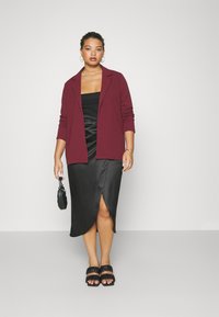 ONLY Carmakoma CARSANIA - Blazer - windsor wine